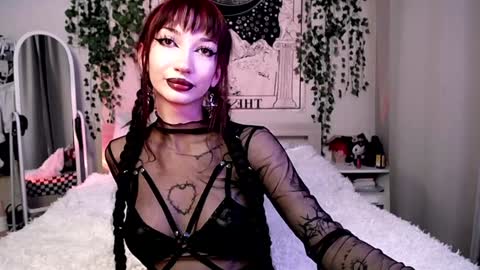 Snapshot of gothdesss chatting on 01.16.25    online show from 01.16.25