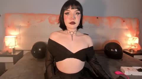 Snapshot of gothel_4 chatting on 10.31.25 gothel_4 online show from 10.31.25