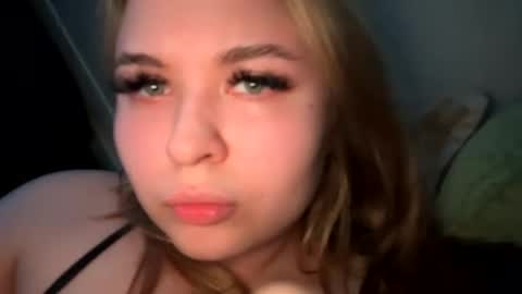 Snapshot of green_eyes_twinkl chatting on 01.31.25 Lina 3 online show from 01.31.25