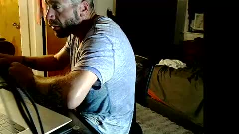 Snapshot of greenvibeslive42 chatting on 10.06.25 Jay online show from 10.06.25