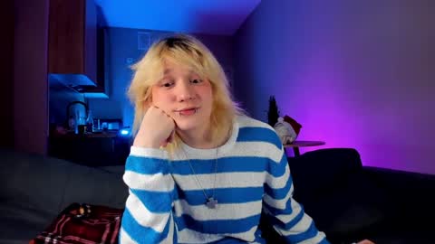 Snapshot of gregory_byyrd chatting on 12.24.24 Greg-independent model online show from 12.24.24