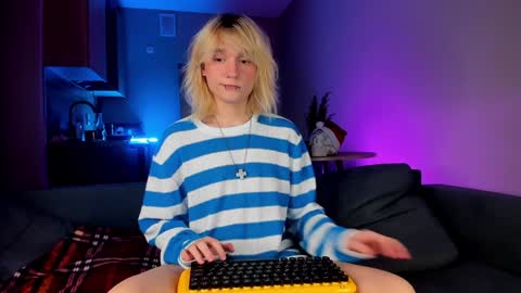 Snapshot of gregory_byyrd chatting on 12.25.24 Greg-independent model online show from 12.25.24