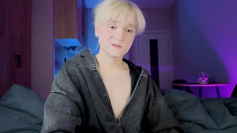 Snapshot of gregory_byyrd chatting on 09.17.25 Greg-independent model online show from 09.17.25