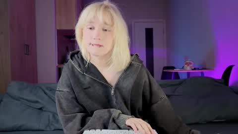 Snapshot of gregory_byyrd chatting on 10.17.25 Greg-independent model online show from 10.17.25