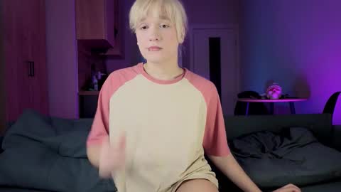 Snapshot of gregory_byyrd chatting on 10.19.25 Greg-independent model online show from 10.19.25