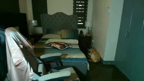 Snapshot of greta_v chatting on 10.05.25 greta_v online show from 10.05.25