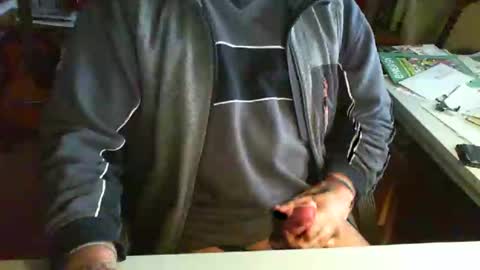 Snapshot of greyhounddog chatting on 12.12.24 greyhounddog online show from 12.12.24