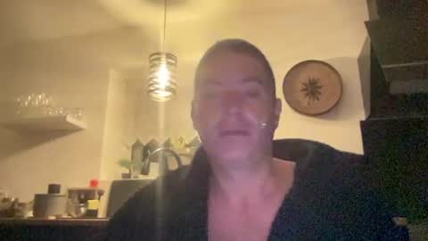 Snapshot of guil0 chatting on 09.17.25 guil0 online show from 09.17.25