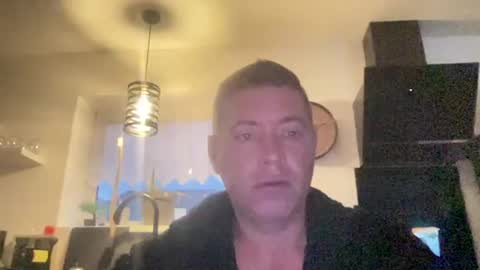 Snapshot of guil0 chatting on 09.18.25 guil0 online show from 09.18.25