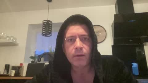 Snapshot of guil0 chatting on 09.26.25 guil0 online show from 09.26.25