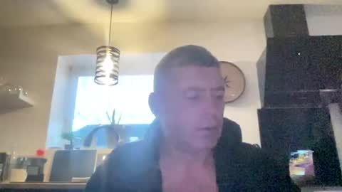Snapshot of guil0 chatting on 09.29.25 guil0 online show from 09.29.25