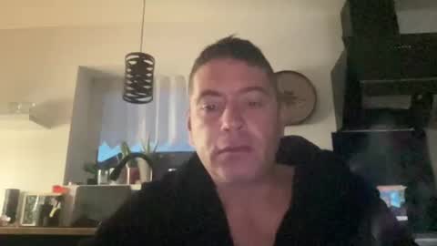 Snapshot of guil0 chatting on 10.02.25 guil0 online show from 10.02.25