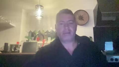 Snapshot of guil0 chatting on 10.03.25 guil0 online show from 10.03.25