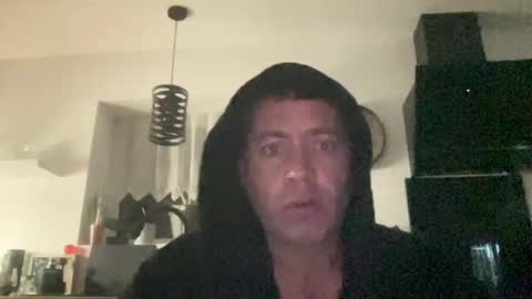 Snapshot of guil0 chatting on 10.08.25 guil0 online show from 10.08.25