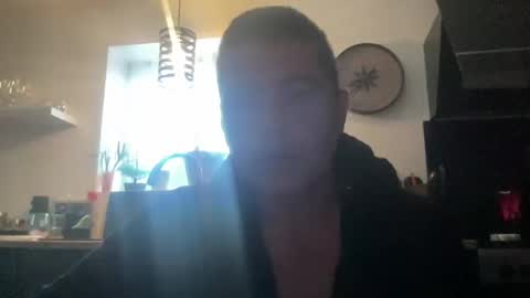 Snapshot of guil0 chatting on 10.18.25 guil0 online show from 10.18.25