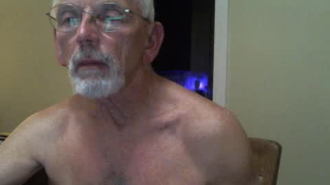 Snapshot of gulfcoast1952 chatting on 12.21.24 Roy online show from 12.21.24
