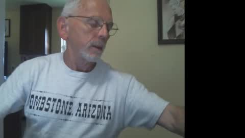 Snapshot of gulfcoast1952 chatting on 10.22.25 Roy online show from 10.22.25