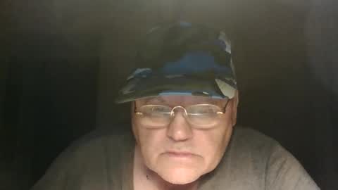 Snapshot of guyboy73 chatting on 09.18.25 guyboy73 online show from 09.18.25