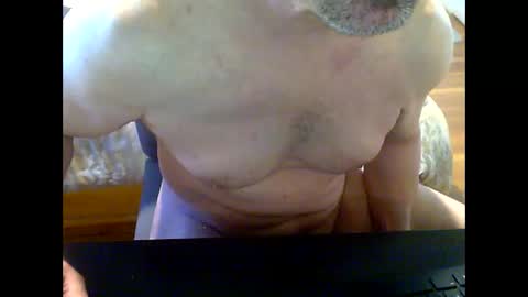 Snapshot of gymratt01 chatting on 10.27.25 gymratt01 online show from 10.27.25