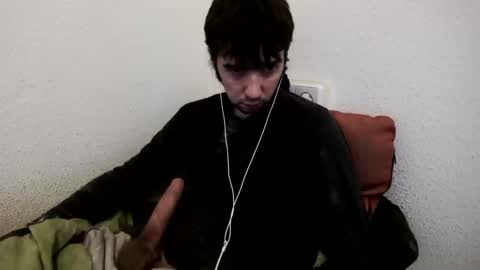 Snapshot of h1dden_reality chatting on 02.05.25 h1dden_reality online show from 02.05.25