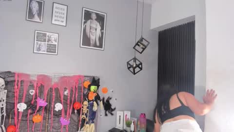 haileystonei online show from 10.16.25