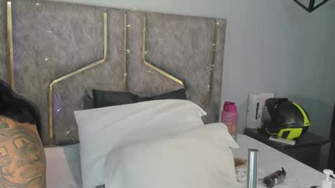 haileystonei online show from 12.02.25