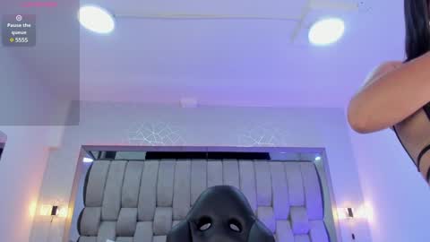 Snapshot of hailybairen chatting on 01.11.25  Haily Bairen online show from 01.11.25