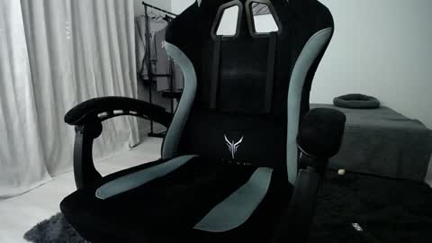 Adam online show from 01.01.25