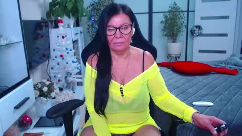 Snapshot of hairypussygranny chatting on 01.09.25 Monika online show from 01.09.25