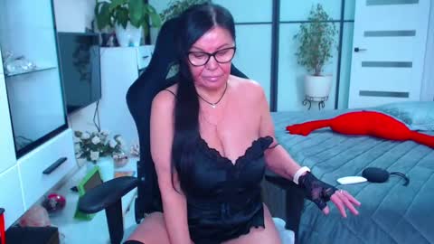 Snapshot of hairypussygranny chatting on 02.08.25 Monika online show from 02.08.25