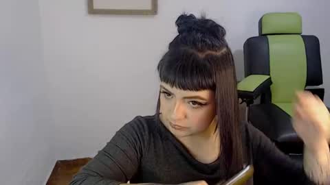 Snapshot of hanna99moon chatting on 12.16.24 JUANA online show from 12.16.24