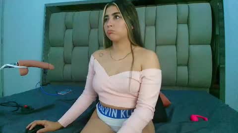 Snapshot of hanna_castro chatting on 09.21.25 Hanna Castro online show from 09.21.25