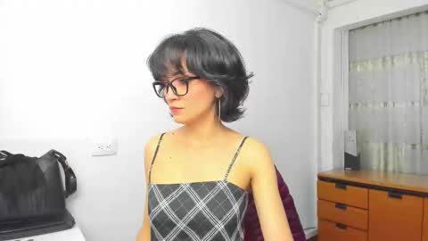Snapshot of hanna_chloe chatting on 10.01.25 Sara online show from 10.01.25