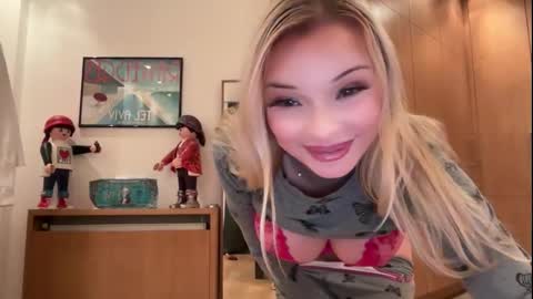 Snapshot of hannaxlovex chatting on 10.14.25  FREE LIMITED online show from 10.14.25