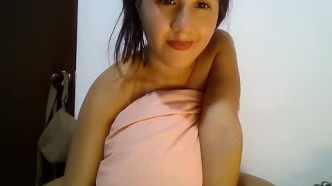 Snapshot of hanny_kail chatting on 12.21.24 hanny online show from 12.21.24