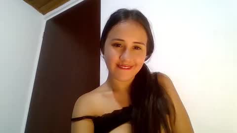 Snapshot of hanny_kail chatting on 12.23.24 hanny online show from 12.23.24