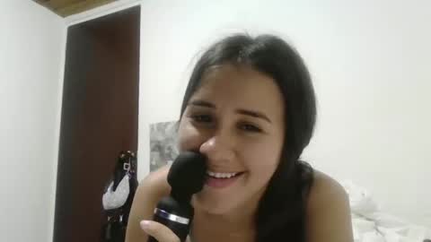 Snapshot of hanny_kail chatting on 09.17.25 hanny online show from 09.17.25