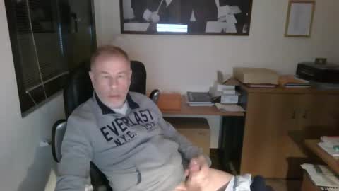 Snapshot of hanscooper chatting on 12.26.24 hanscooper online show from 12.26.24