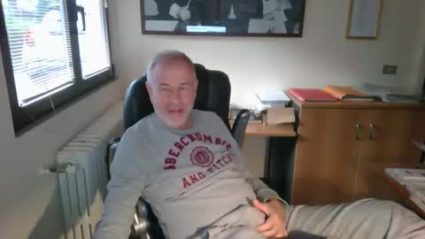 Snapshot of hanscooper chatting on 10.05.25 hanscooper online show from 10.05.25