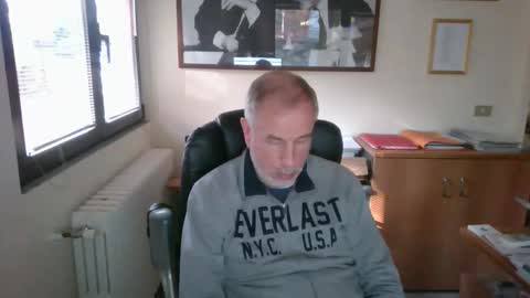 Snapshot of hanscooper chatting on 10.24.25 hanscooper online show from 10.24.25