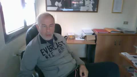 Snapshot of hanscooper chatting on 10.25.25 hanscooper online show from 10.25.25