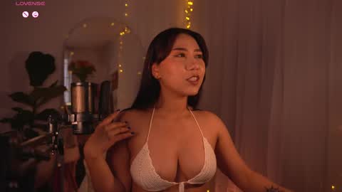 Snapshot of hanymel chatting on 12.06.24 Mizi online show from 12.06.24