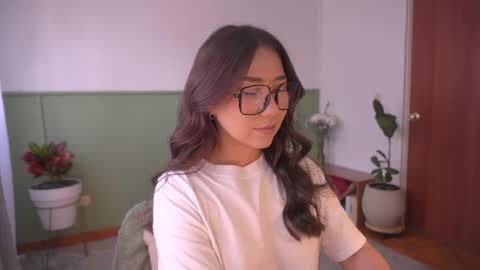 Snapshot of hanymel chatting on 09.21.25 Mizi online show from 09.21.25