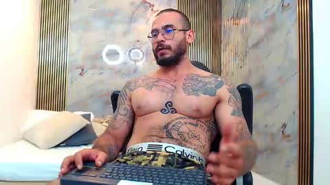 Snapshot of hanz_col chatting on 01.25.25 hanz_col online show from 01.25.25