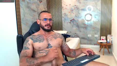 Snapshot of hanz_col chatting on 02.23.25 hanz_col online show from 02.23.25