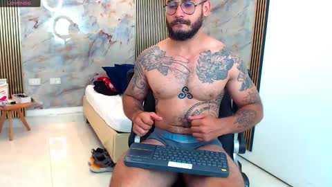 Snapshot of hanz_col chatting on 03.01.25 hanz_col online show from 03.01.25