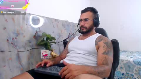 Snapshot of hanz_col chatting on 09.08.25 hanz_col online show from 09.08.25