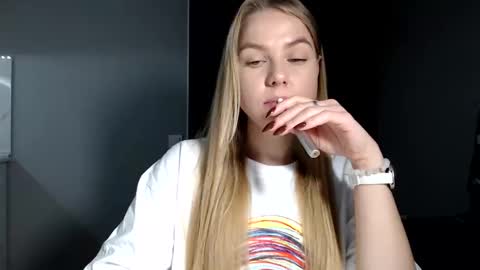 happy_fox_ online show from 10.15.25