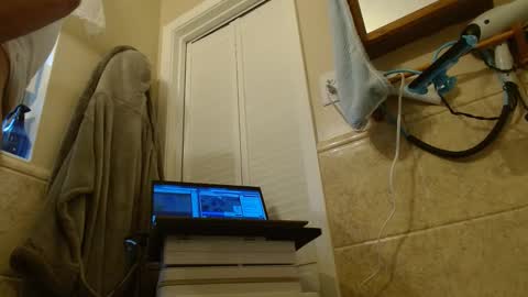 Snapshot of happyhogan1 chatting on 01.10.25 Jhonassmann12 online show from 01.10.25