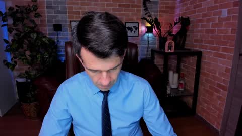 Snapshot of hard_and_juici chatting on 12.15.24 Steve online show from 12.15.24